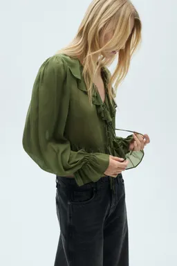 Blusa con volantes de Mango en Blusas para argentina