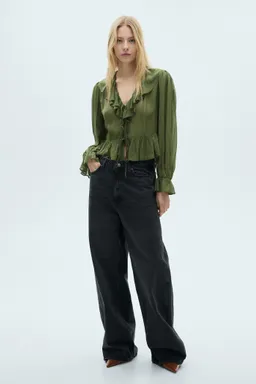 Blusa con volantes de Mango en Blusas para argentina