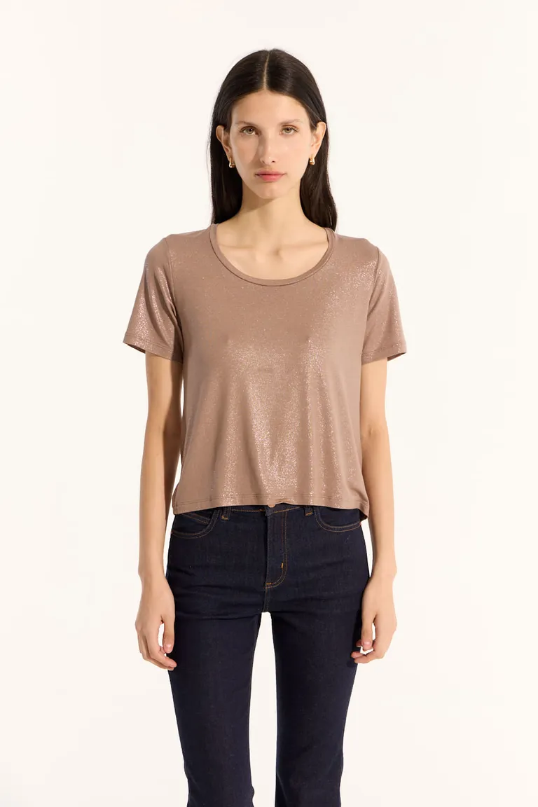 Remera de viscosa y elastano con brillo sutil y diseño de cuello amplio de Portsaid en Remeras para argentina