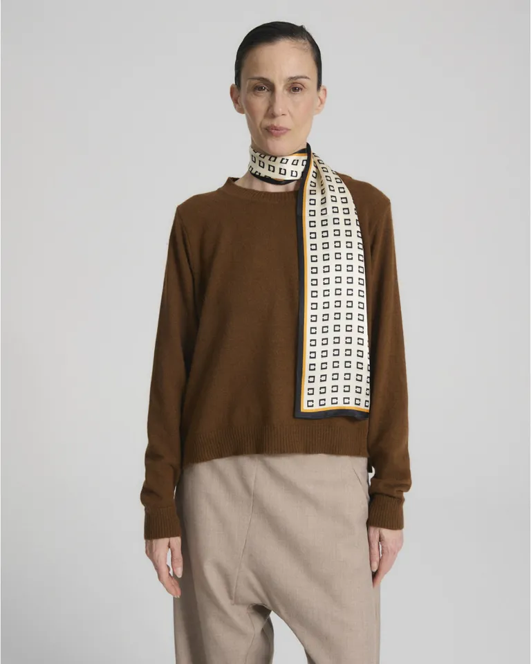 Sweater tejido de cuello redondo y mangas largas con diseño clásico de Blue Sheep en Buzos y Sweaters para argentina