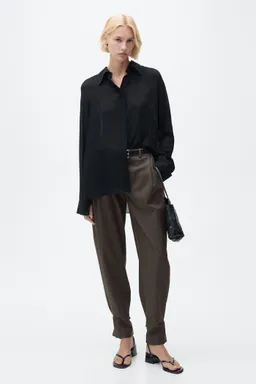 Pantalón wideleg abotonado de Mango en Pantalones para argentina