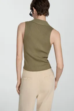 Top punto con botones de Mango en Tops para argentina