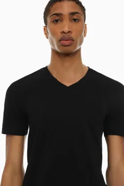 Remera slim cuello pico de Lefties en Remeras y Polos para argentina