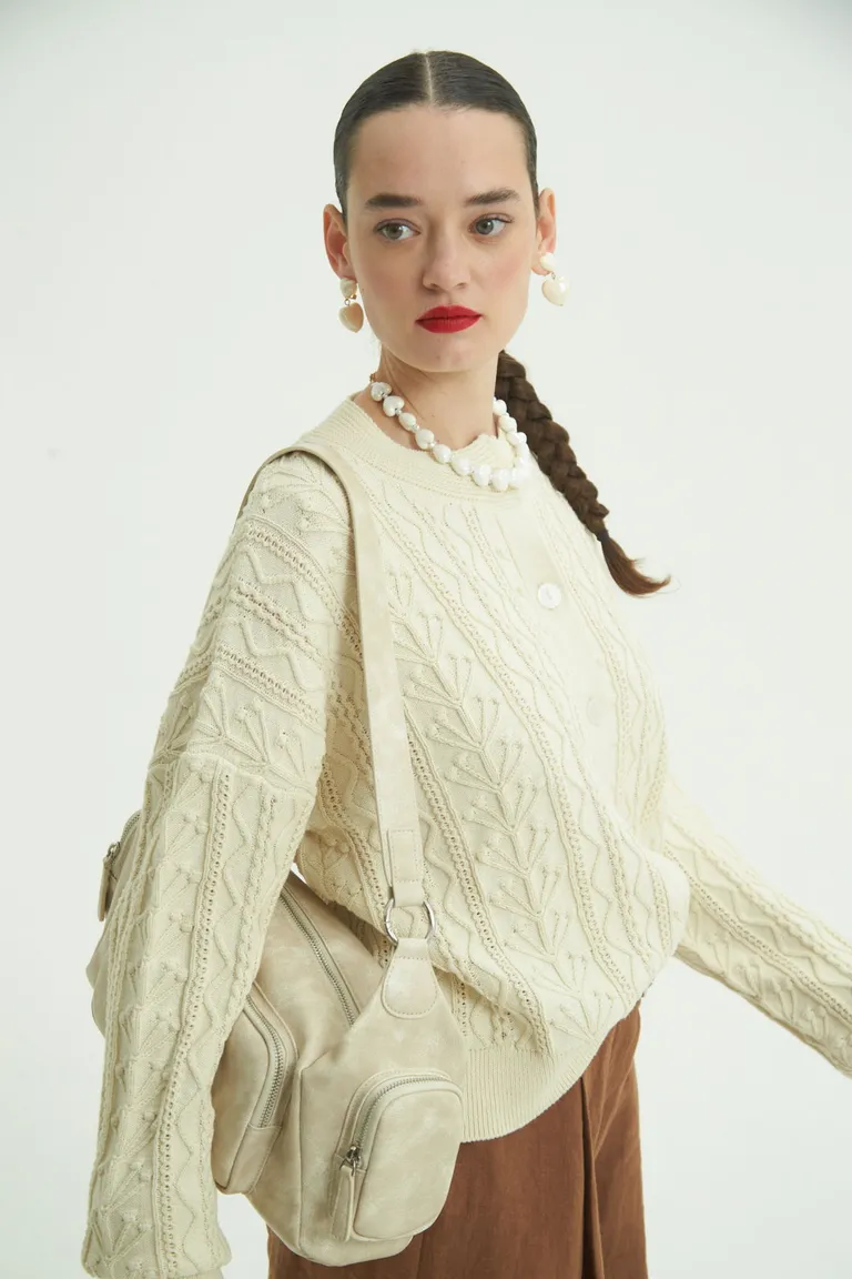 Suéter tejido en algodón con patrón ondulado, de corte amplio y manga larga de Las Pepas en Buzos y Sweaters para argentina