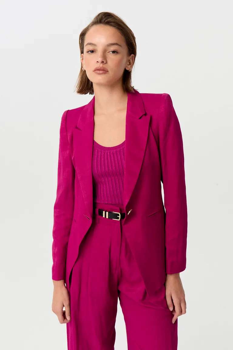 Blazer largo de sastrería viscosa en tono rosa, silueta entallada y manga larga de Markova en Blazers para argentina