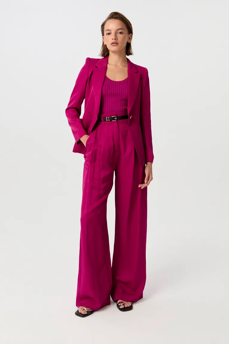 Blazer largo de sastrería viscosa en tono rosa, silueta entallada y manga larga de Markova en Blazers para argentina