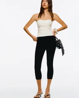 Top corsé bengalina de Bershka en Monos para argentina