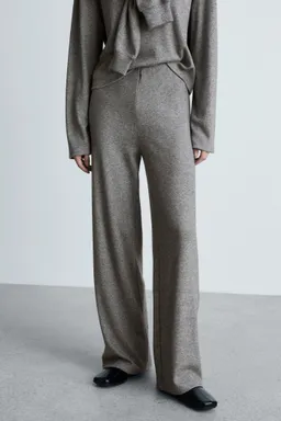 Pantalón recto punto de Mango en Pantalones para argentina