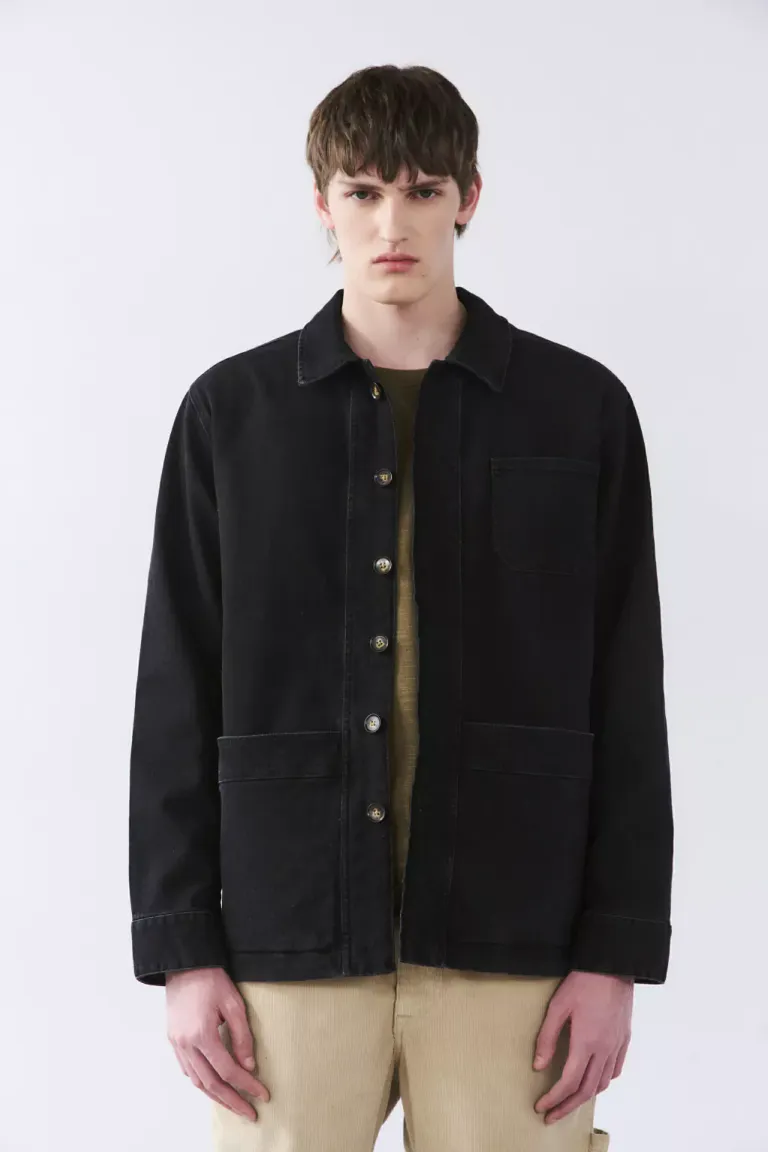 Chaqueta de jean negra con botones marmolados y detalles estilizados de Bensimon en Abrigos y Camperas para argentina