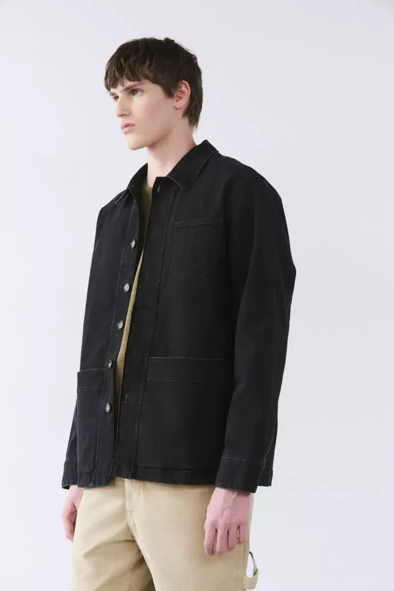 Chaqueta de jean negra con botones marmolados y detalles estilizados de Bensimon en Abrigos y Camperas para argentina