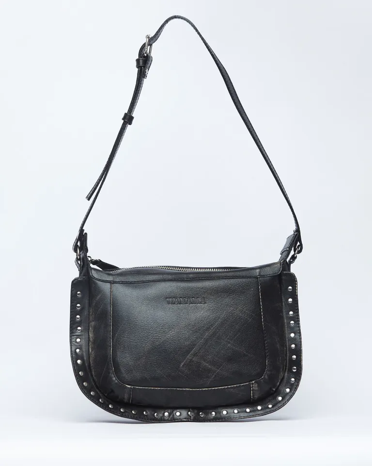 Cartera estilo bandolera con remaches metálicos y correa larga regulable de Wanama en Bolsos y Carteras para argentina