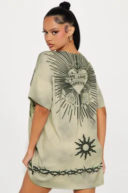 Vestido camiseta amor seguro de Fashion Nova en Vestidos para argentina
