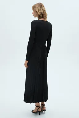 Vestido evasé plisado de Mango en Vestidos para argentina