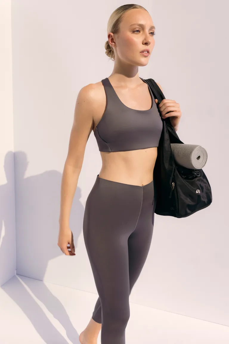 Top deportivo de tela firmé con tazas removibles y ajuste regulable de Portsaid en Tops para argentina