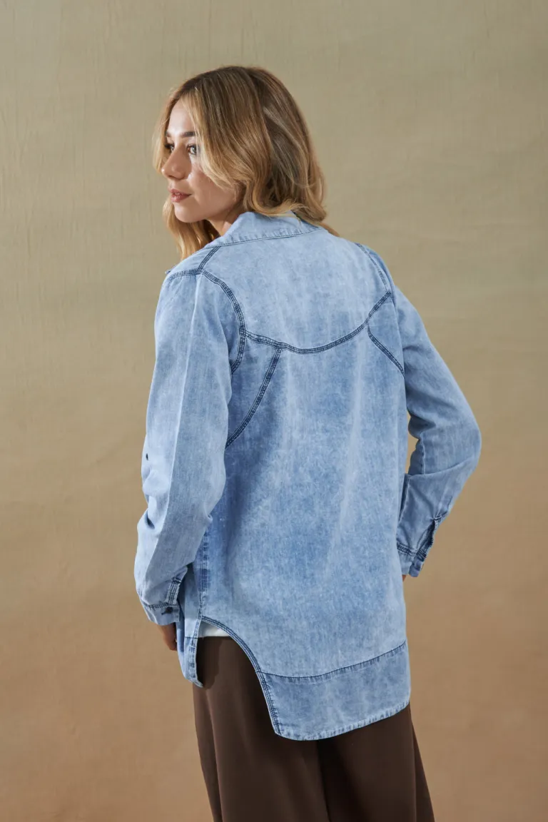 Camisa vaquera de estilo atelier para una imagen relajada y elegante de Apricot en Camisas para argentina