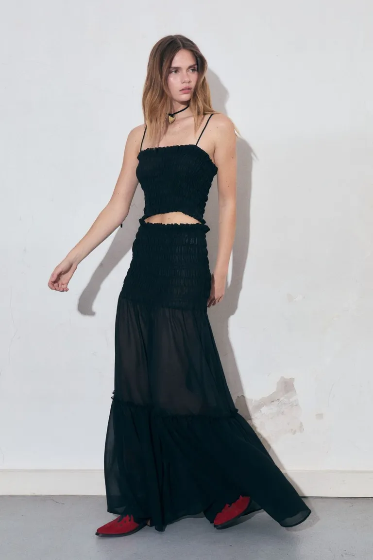 Falda negra de gasa crepe en estilo pre order de Allo Martinez en Faldas para argentina