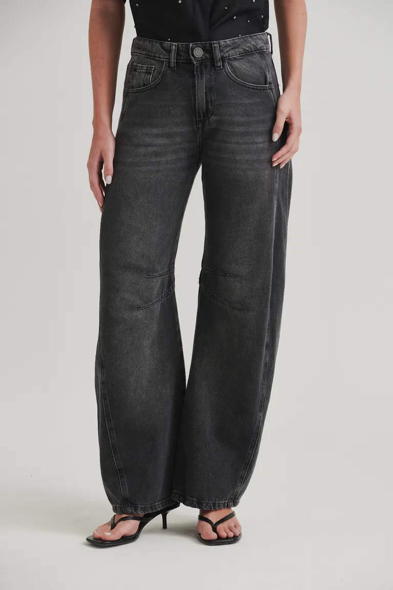 Pantalón de corte barrel en denim negro con diseño de costura decorativa en las piernas de Sweet en Pantalones para argentina