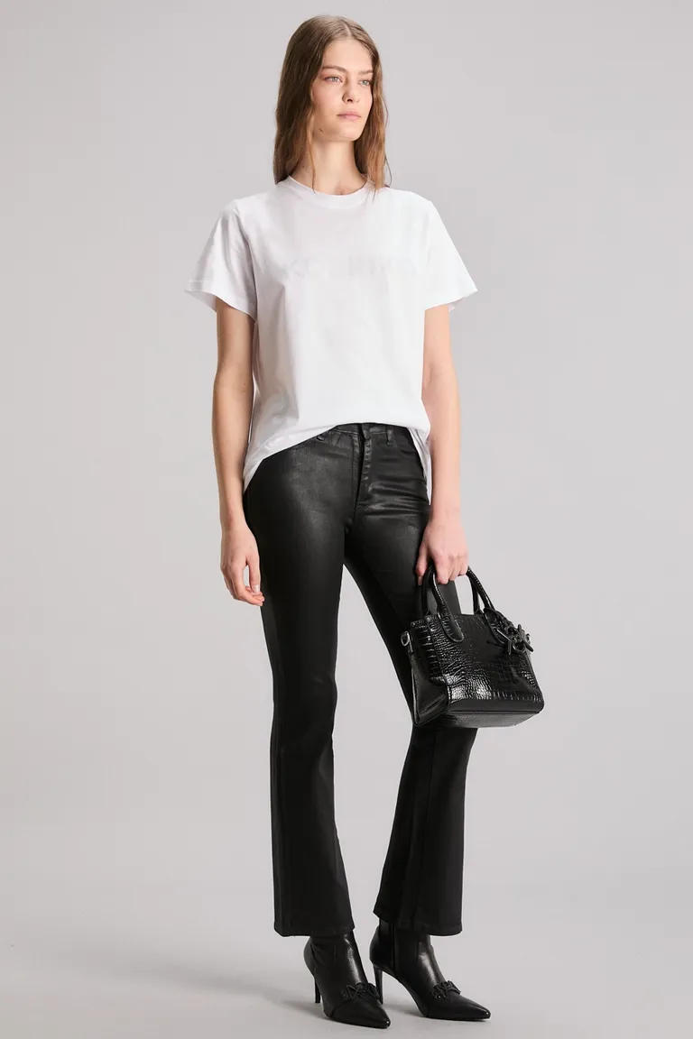 Remera blanca con cristales en diseño central, elegante y versátil para todo tipo de ocasiones de Kosiuko en Remeras para argentina