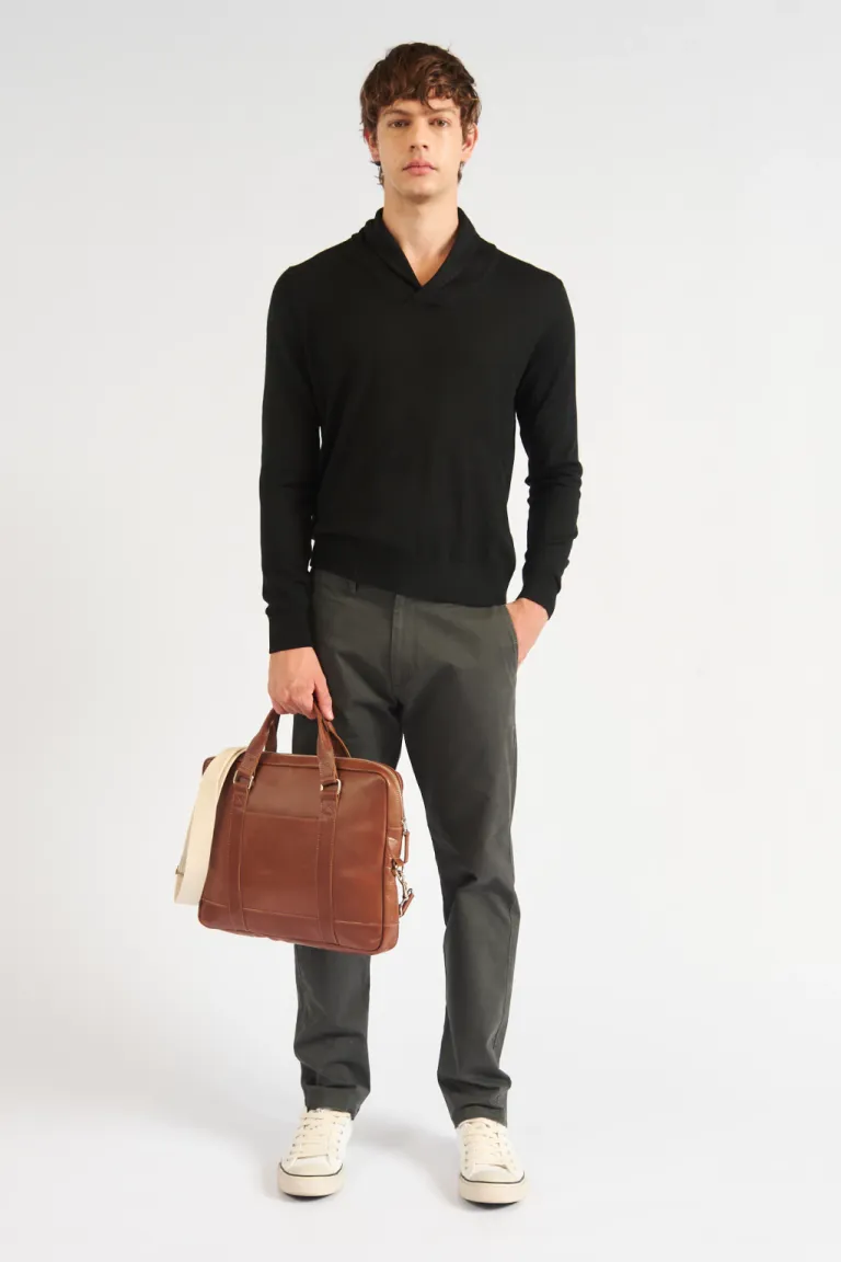 Sweater masculino con cuello tipo smoking volcado y diseño de manga larga de Bensimon en Buzos y Sweaters para argentina