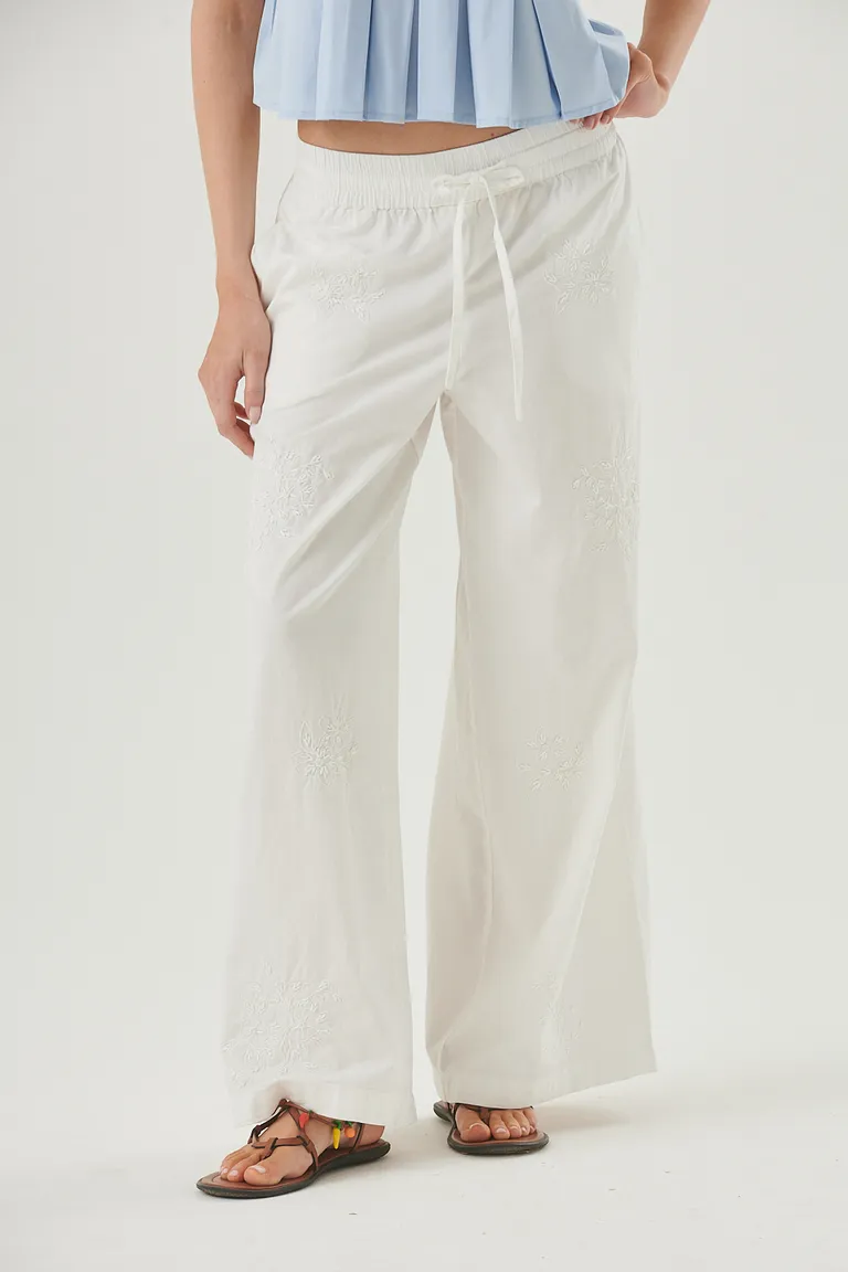 Pantalón blanco de algodón con detalles bordados, cintura elástica y lazo regulable de Sweet en Pantalones para argentina