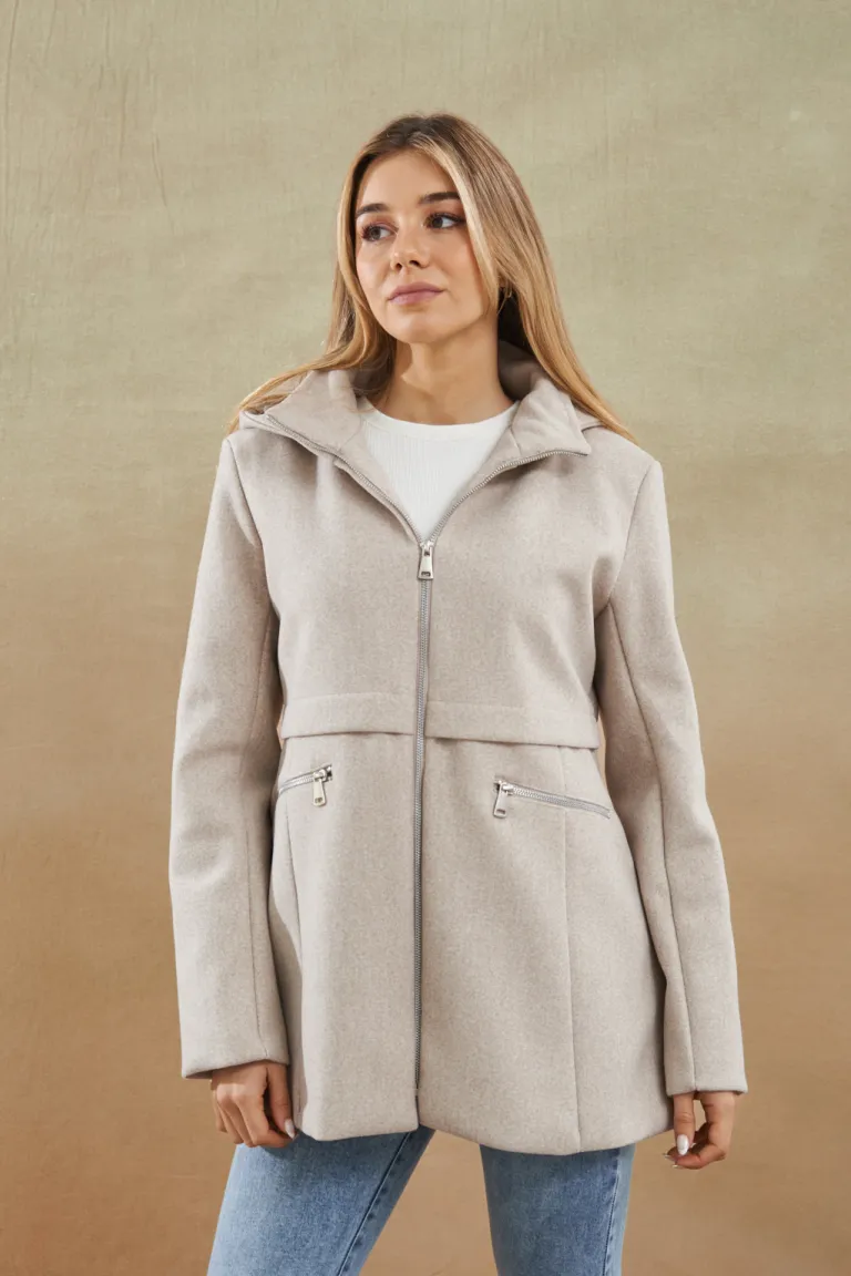 Tapado recto de línea clásica en tonalidad gris - Corte sofisticado y atemporal de Apricot en Tapados para argentina