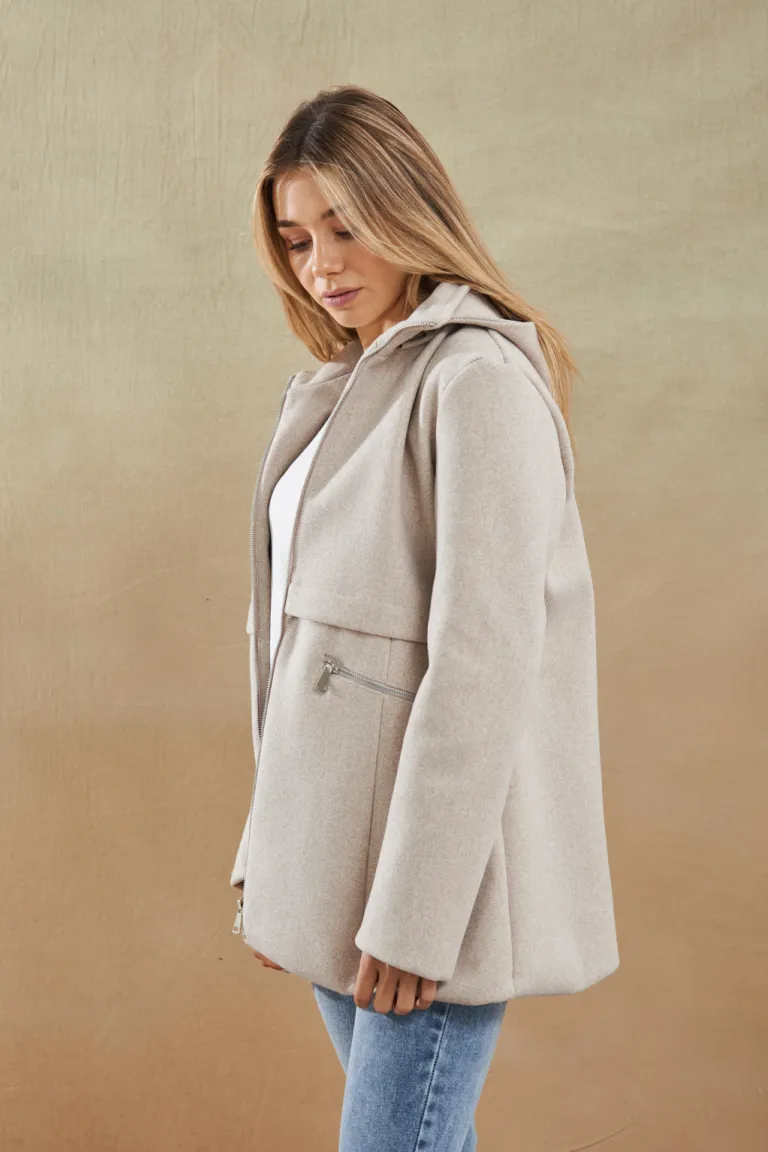 Tapado recto de línea clásica en tonalidad gris - Corte sofisticado y atemporal de Apricot en Tapados para argentina