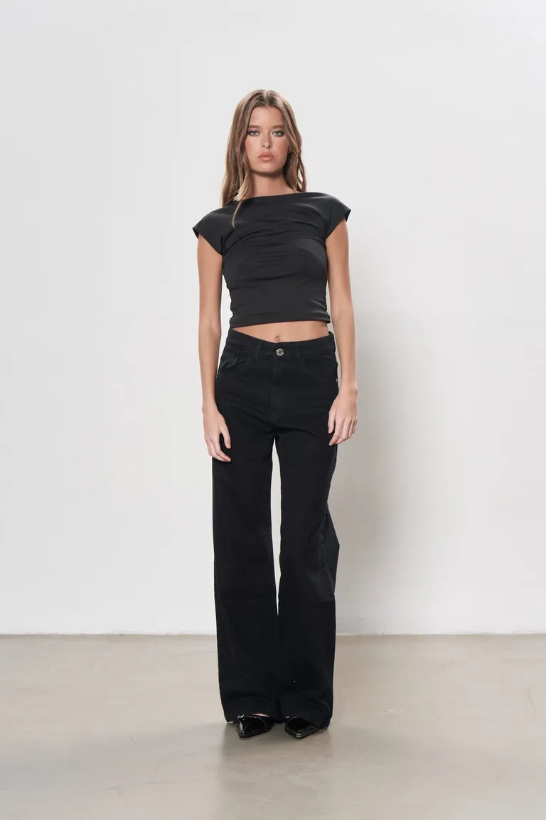 Jean denim wide negro de Magda en Pantalones para argentina