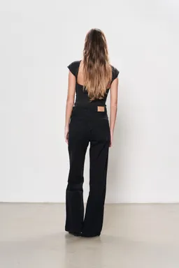 Jean denim wide negro de Magda en Pantalones para argentina