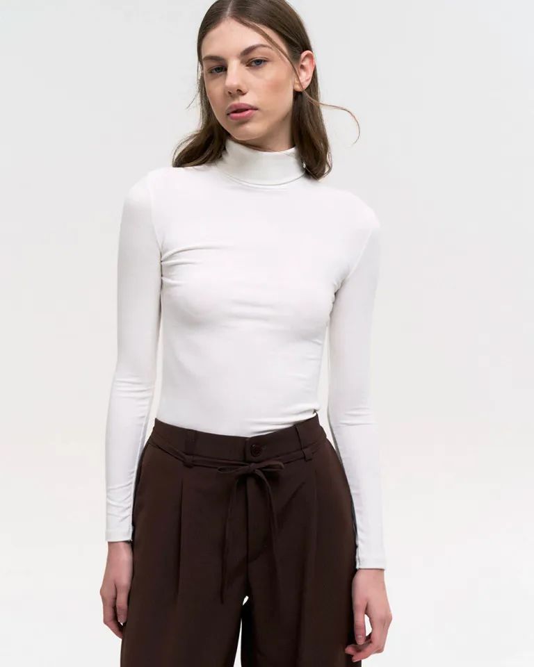 Remera básica de punto blanca de corte clásico para mujer de Sky en Remeras para argentina