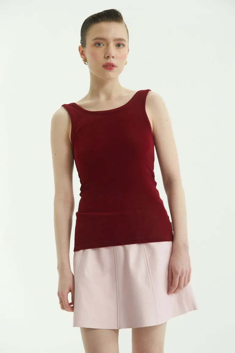 Remera de diseño roja, corte ajustado y escote redondo para mujer de Las Pepas en Remeras para argentina