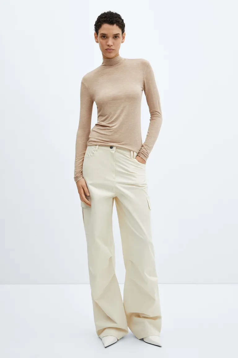 Remera cuello alto larga de Mango en Camisas para argentina