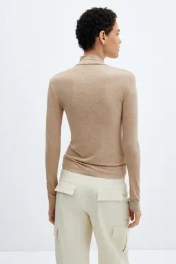 Remera cuello alto larga de Mango en Camisas para argentina