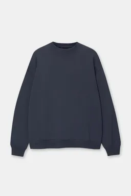 Sudadera básica cuello redondo de Pull&Bear en Buzos y Sweaters para argentina