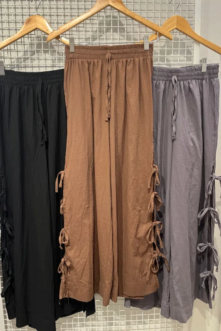 Pantalón marrón con diseño lateral y cintura elástica de Belle en Pantalones para argentina