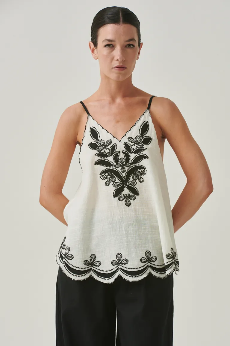 Top de modal con bordado floral blanco y negro para mujer de Sweet en Tops para argentina