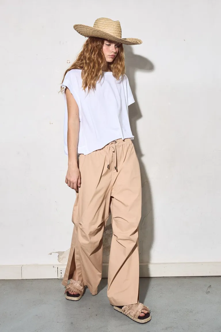 Pantalón tecnológico con diseño diferenciado y detalles únicos de Allo Martinez en Pantalones para argentina