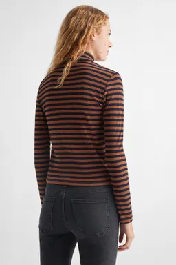 Remera rayada cuello alto de Mango Teen en Buzos y Sweaters para argentina