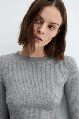 Sweater canalé redondo de Mango en Buzos y Sweaters para argentina