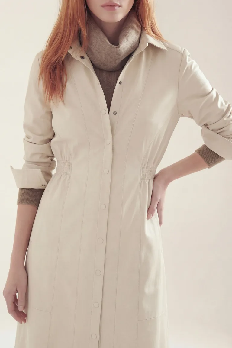 Vestido largo con cierre frontal de botones y diseño recto de corte clásico de Akiabara en Vestidos para argentina