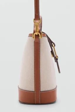 Bolso bucket canvas contraste de Mango en Bolsos y Carteras para argentina