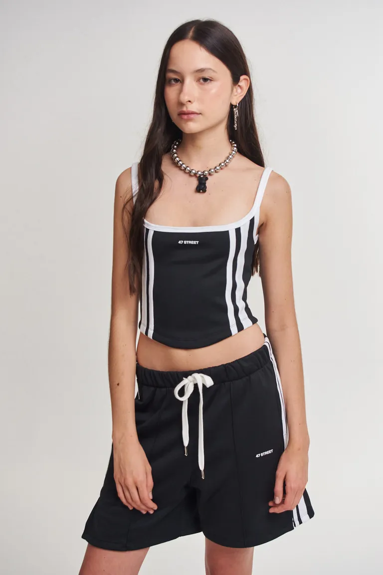 Top deportivo de estilo corset con detalles en blanco y negro de 47 Street en Tops para argentina