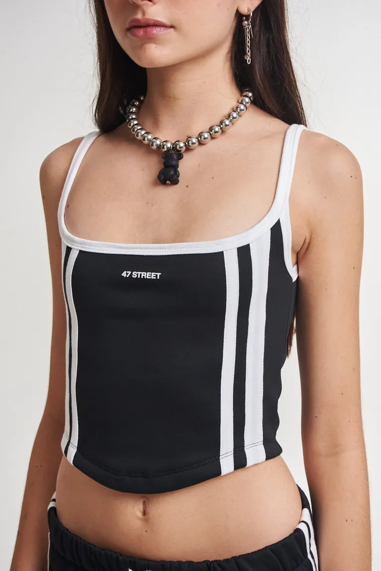 Top deportivo de estilo corset con detalles en blanco y negro de 47 Street en Tops para argentina