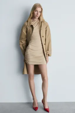Vestido asimétrico fruncido de Mango en Vestidos para argentina