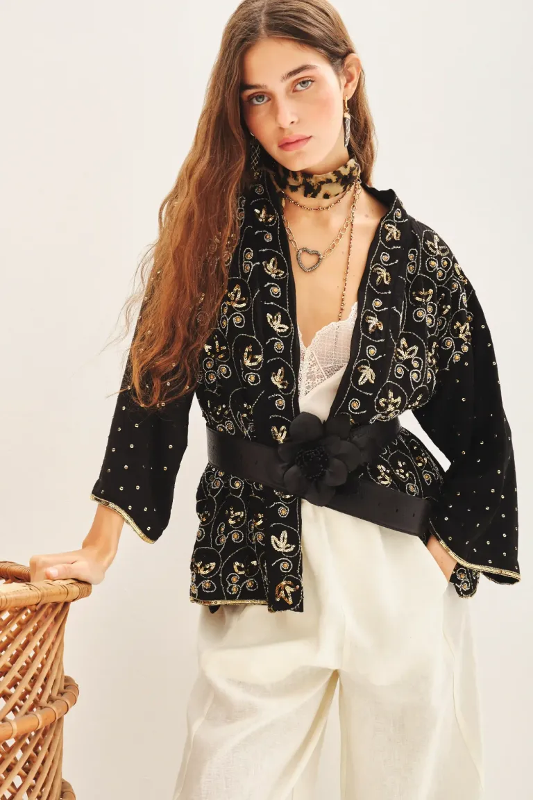 Kimono holgado con bordados florales y detalles manuales de Rapsodia en Kimonos para argentina