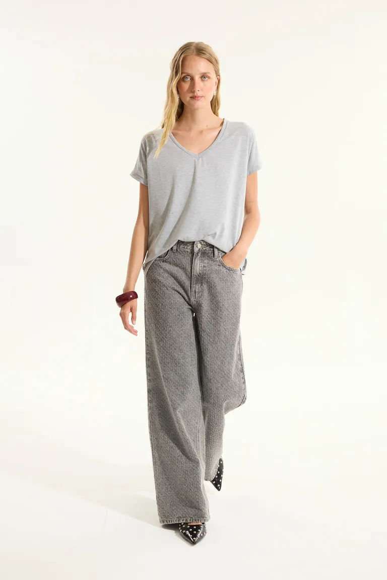 Remera de viscosa y elastano de escote en V, de corte amplio y caída elegante de Portsaid en Remeras para argentina