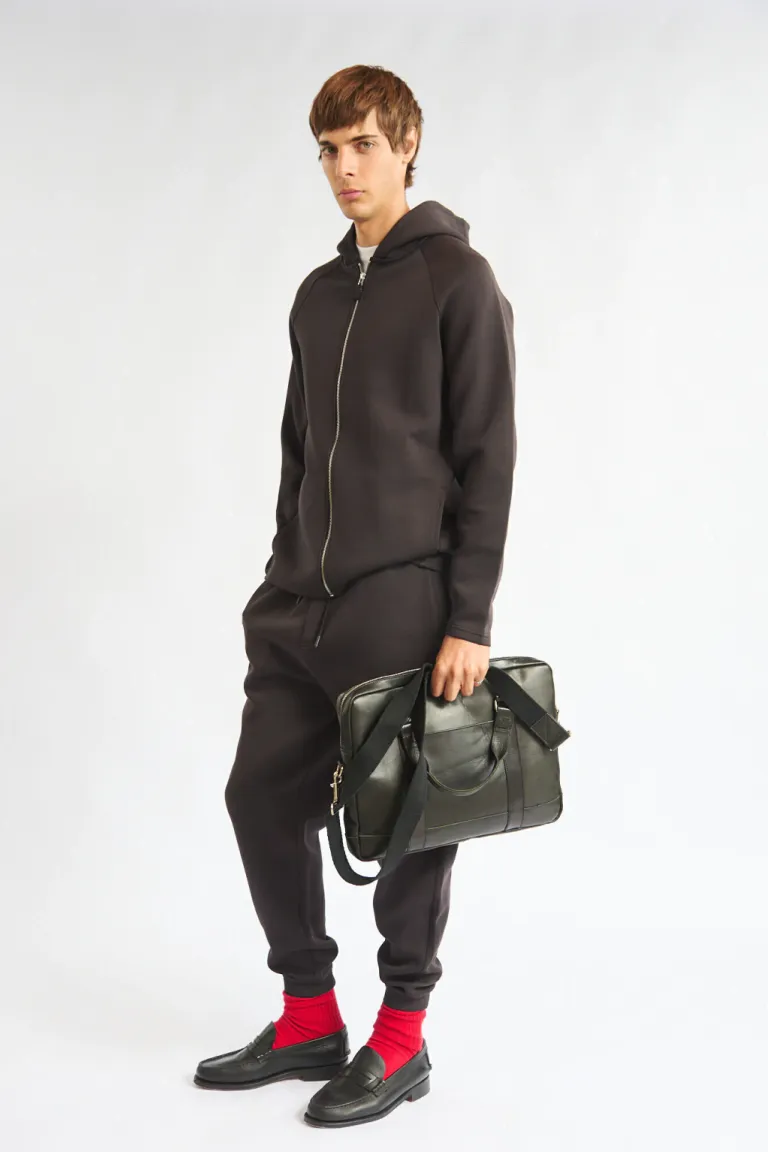 Pantalón jogging de hombre con ajuste regular, cintura elástica con cordón y bolsillos laterales funcionales de Bensimon en Pantalones para argentina