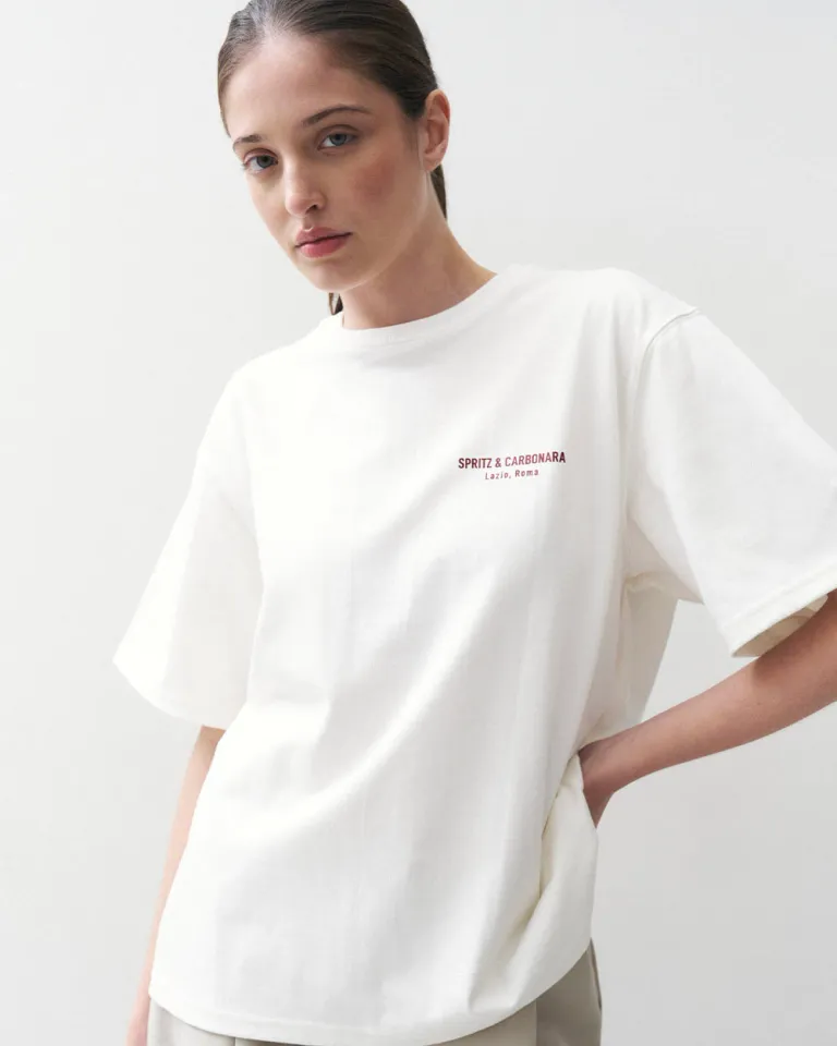 Remera blanca oversized con diseño gráfico y estampado de Spritz Carbonara Tiramisu Amore de Sky en Remeras para argentina