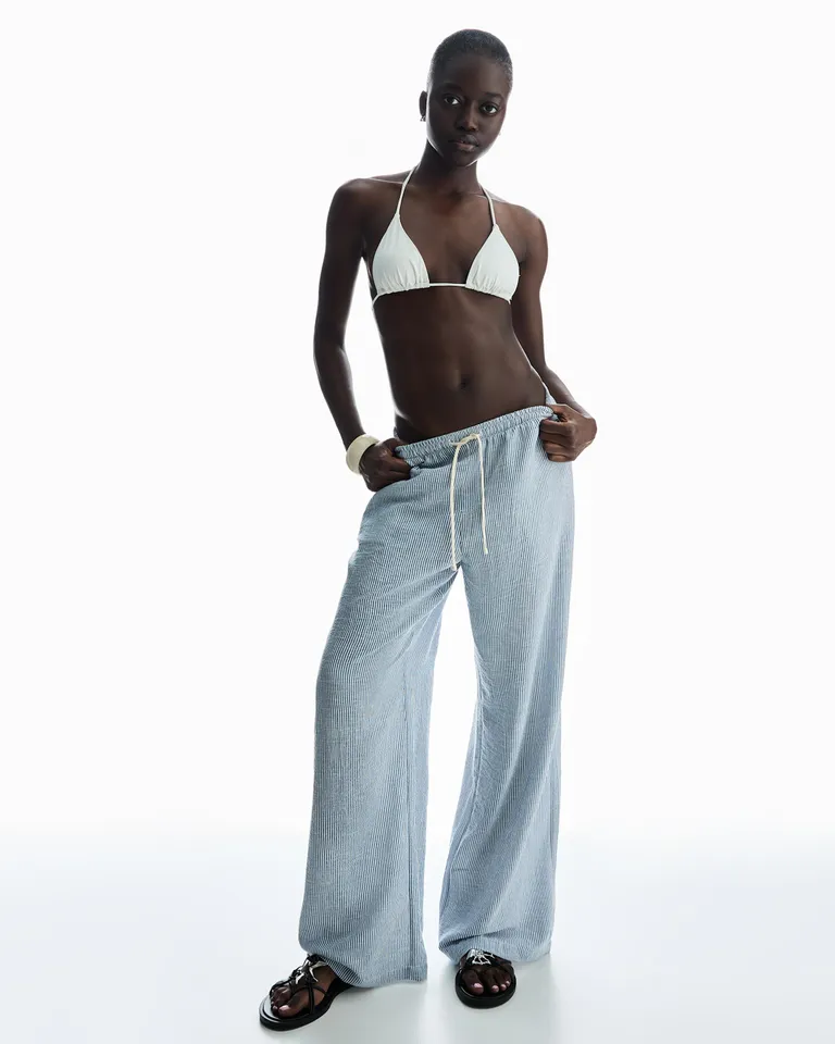 Pantalón rústico rayas de Bershka en Pantalones para argentina