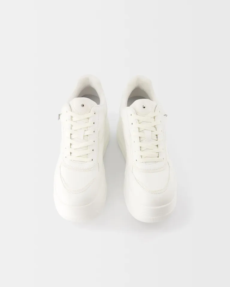Zapatillas con plataforma xl de Bershka en Zapatillas para argentina