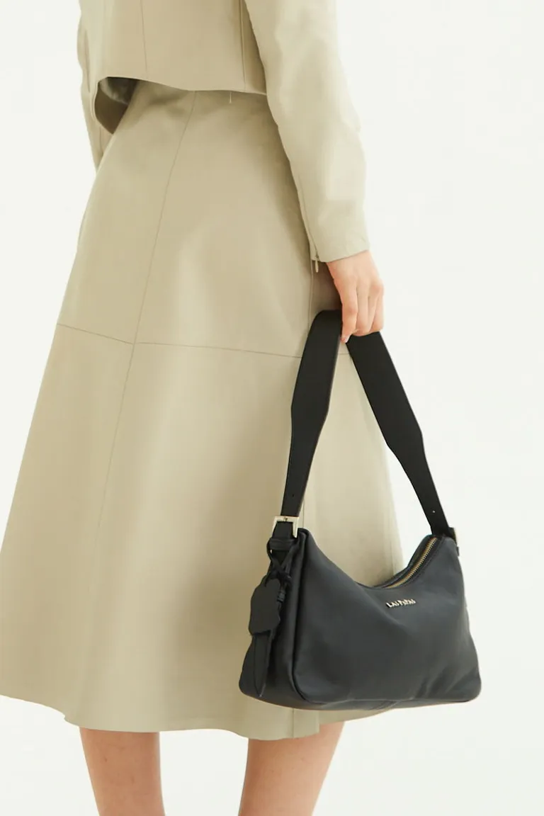 Cartera de cuero trento: un accesorio elegante y funcional para la mujer moderna de Las Pepas en Bolsos y Carteras para argentina